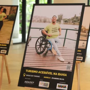 Mostra fotográfica retrata dimensões de atividade turística de pessoas com deficiência e fica em cartaz de 27 a 29 de setembro, na Praça Newton Rique, 2º Piso do Shopping da Bahia