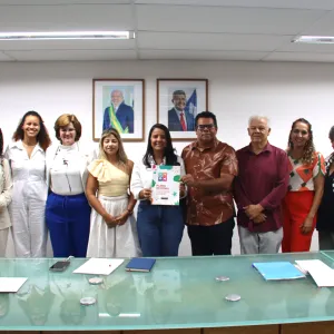 Representantes do Ceca discutem Plano Decenal da Criança e do Adolescente com a secretária de Educação