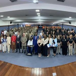pessoas reunidas na BEPE, na formação de direitos humanos a policiais para o carnaval