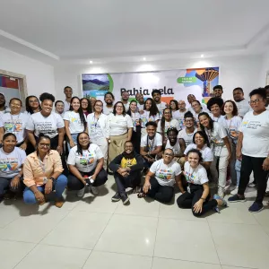 Interiorização do cuidado e da atenção às juventudes é fortalecida em encontro entre os Coletivos Bahia pela Paz e o Programa Corra pro Abraço em Feira de Santana