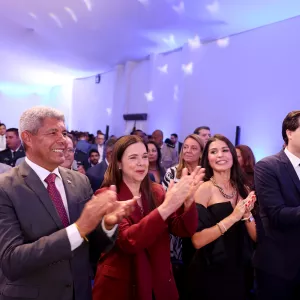 O secretário felipe freitas no evento ao ladodo governador, da primeira dama e do promotor Pedro Maia