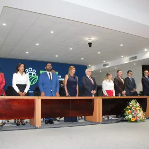 Mesa de abertura com as autoridades 