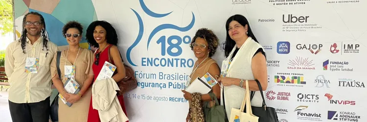 Comitiva da SJDH posa para foto no 18º Encontro do Fórum Brasileiro de Segurança Pública