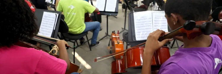 Neojiba e Projeto Axé promovem transformação social na vida de crianças e adolescentes baianos