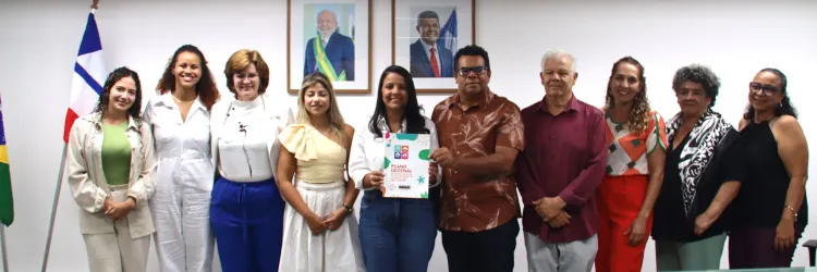 Representantes do Ceca discutem Plano Decenal da Criança e do Adolescente com a secretária de Educação