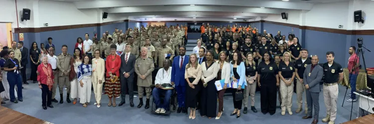 pessoas reunidas na BEPE, na formação de direitos humanos a policiais para o carnaval