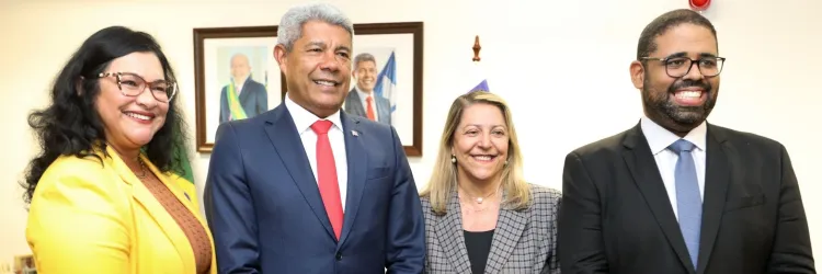 Governador jerônico, junto ao secretário Felipe Freitas e demais membros do TJ