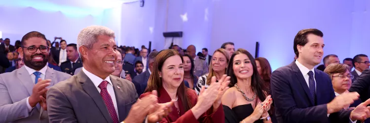 O secretário felipe freitas no evento ao ladodo governador, da primeira dama e do promotor Pedro Maia