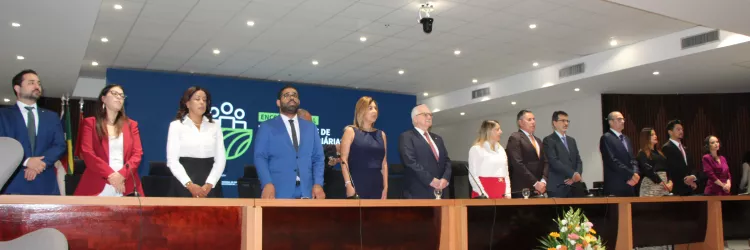 Mesa de abertura com as autoridades 