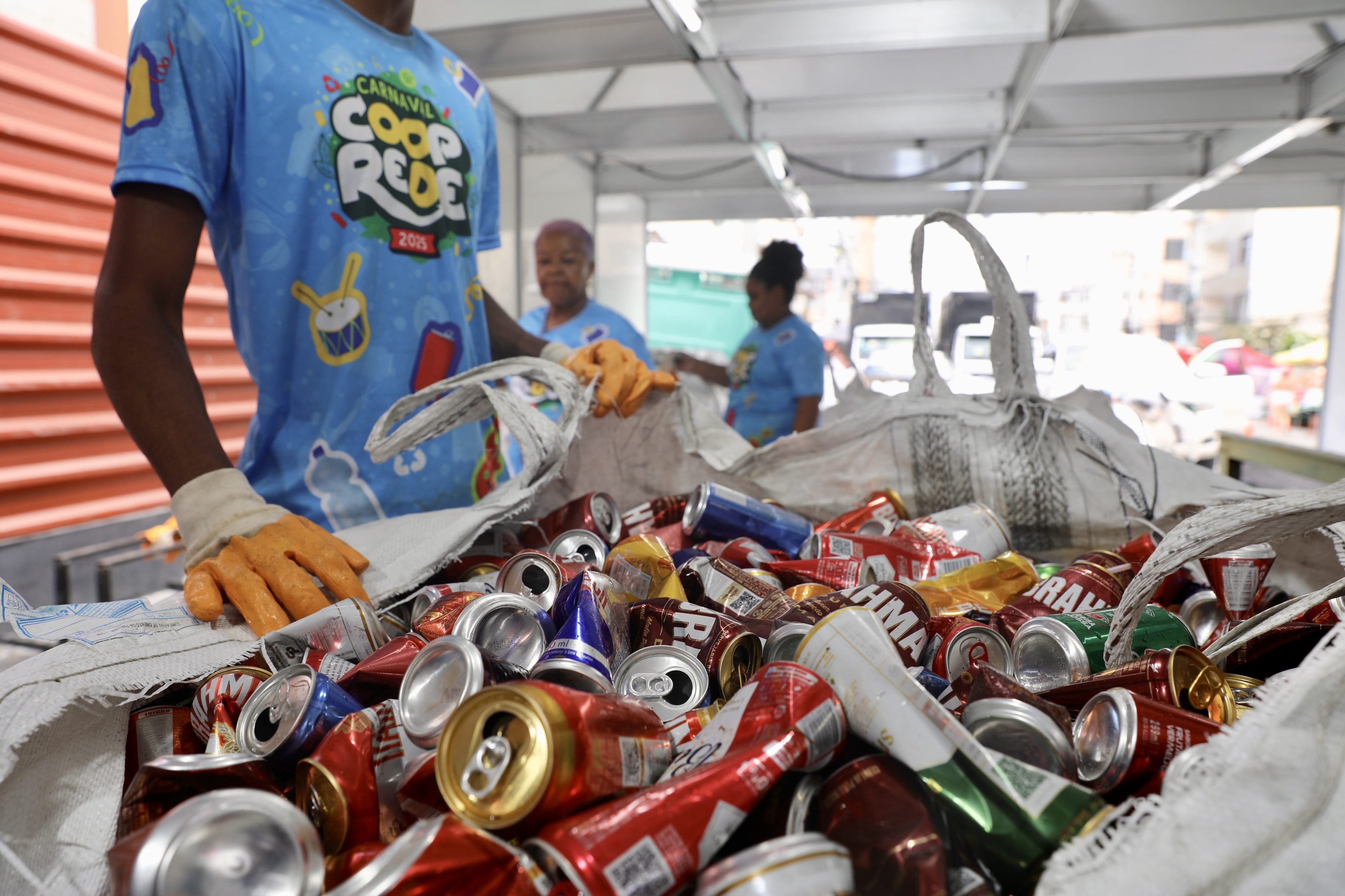Projeto EcoFolia Solidária já coletou mais de 34 toneladas de materiais recicláveis nos dois primeiros dias de Carnaval
