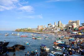 Sacolas ecológicas marcam ação ambiental nas celebrações de Yemanjá e reforçam combate ao lixo no mar