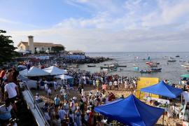 Sacolas ecológicas marcam ação ambiental nas celebrações de Yemanjá e reforçam combate ao lixo no mar