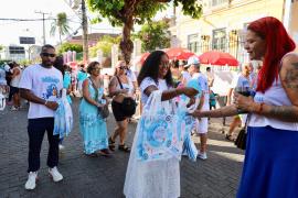 Sacolas ecológicas marcam ação ambiental nas celebrações de Yemanjá e reforçam combate ao lixo no mar