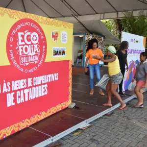 Mulheres que atuam como catadoras de recicláveis contam com espaço de convivência e acolhimento durante o Carnaval