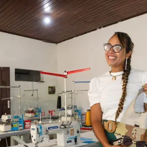 Projeto de economia circular transforma uniformes da Polícia Militar em produtos sustentável