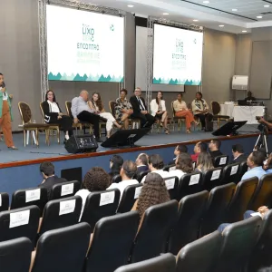 Também representaram a Sema as diretoras de Políticas de Biodiversidade e Florestas, Iaraci dos Santos Dias, e de Política e Planejamento Ambiental,  Luana Ribeiro.