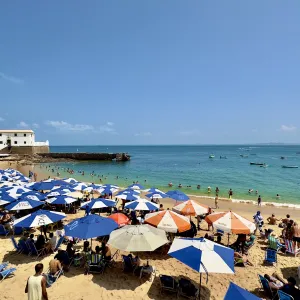  Chuvas isoladas no litoral e sol predominante no interior: Confira a previsão do tempo e a balneabilidade na Bahia neste final de semana