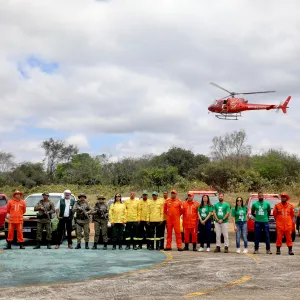 Helicóptero do Corpo de Bombeiros reforça Blitz e Ronda Verde para coibir incêndios florestais na Chapada