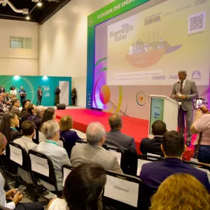 Governo assina decreto e reforça protagonismo na transição energética durante evento internacional