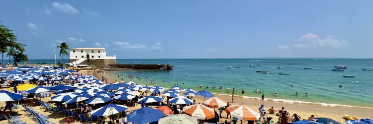  Chuvas isoladas no litoral e sol predominante no interior: Confira a previsão do tempo e a balneabilidade na Bahia neste final de semana