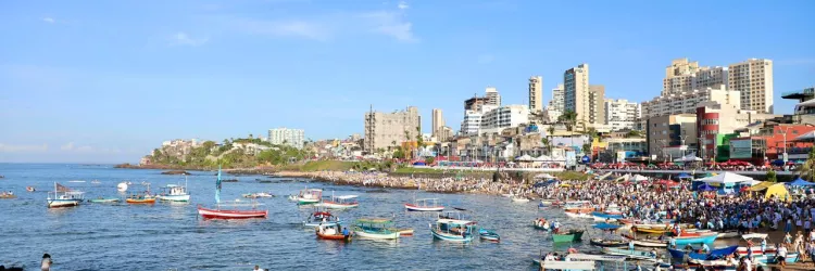 Sacolas ecológicas marcam ação ambiental nas celebrações de Yemanjá e reforçam combate ao lixo no mar