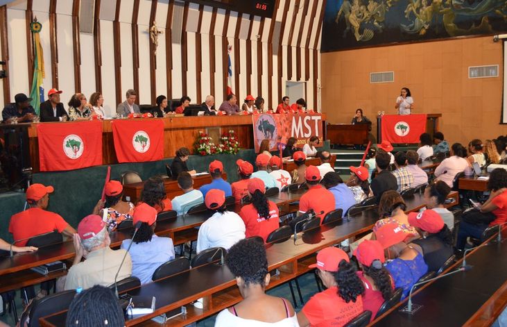 Sessão Especial reuniu diversos segmentos e marcou 30 anos do MST