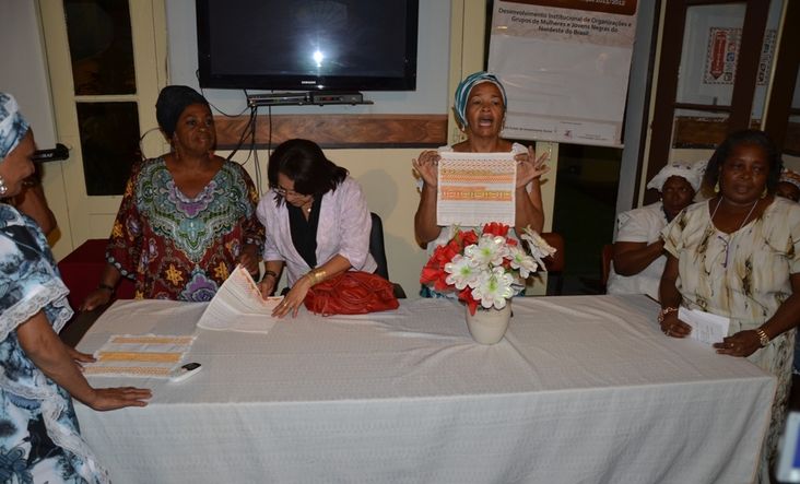 Bordados produzidos pelas alunas