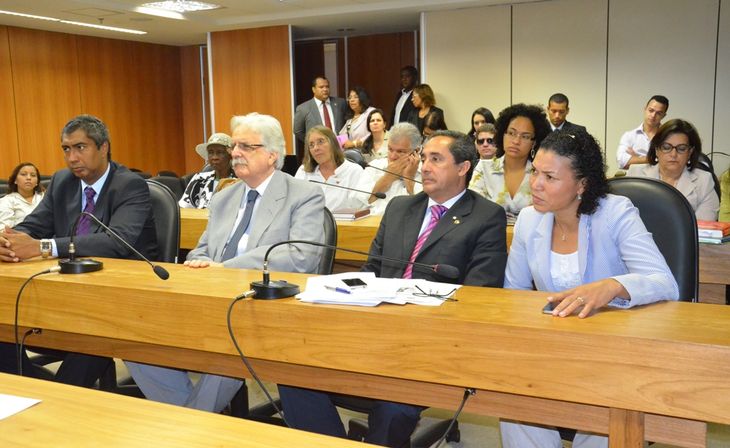 Secretários-estaduais-e-representantes-do-Poder-Legislativo-baiano-compareceram-expressivamente-ao-evento