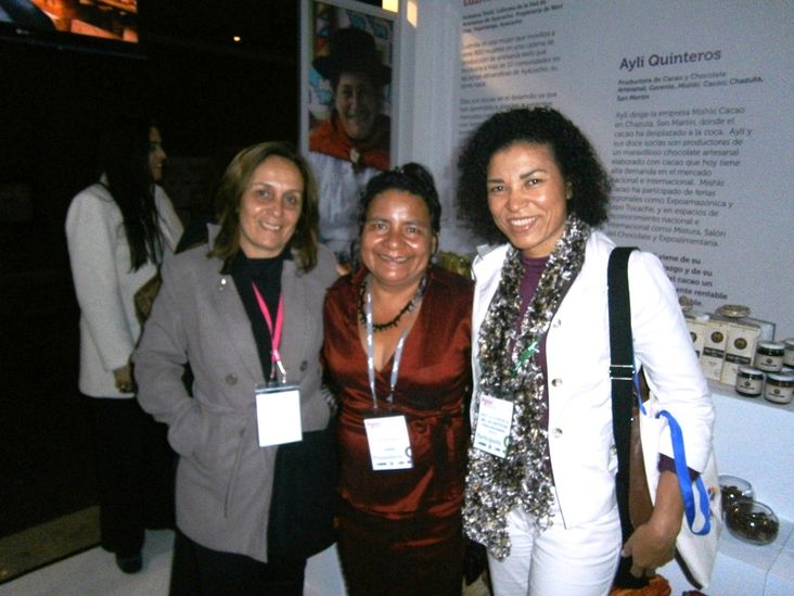 Secretária co representantes do Programa Mulheres Mil