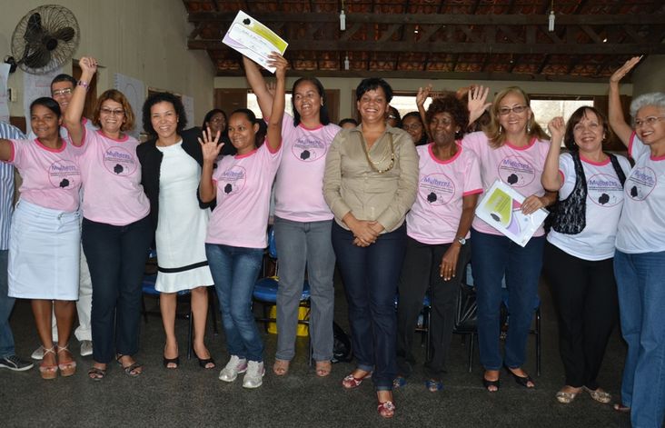 Mulheres comemorando 