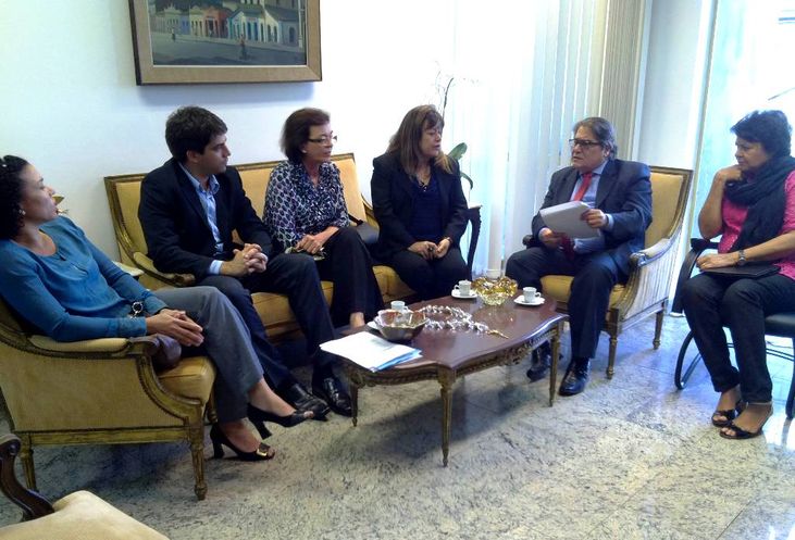 Secretária Lúcia Barbosa e representantes da ALBA são recebidoas na Justiça