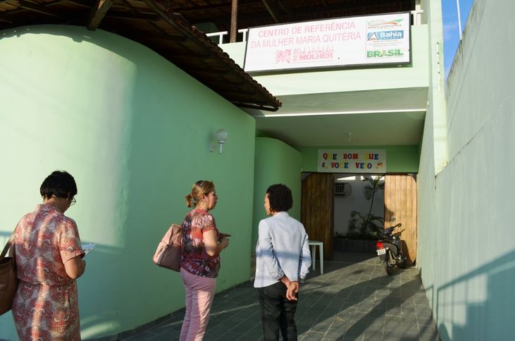 Secretária durante visita ao CRAM de Feira de Santana