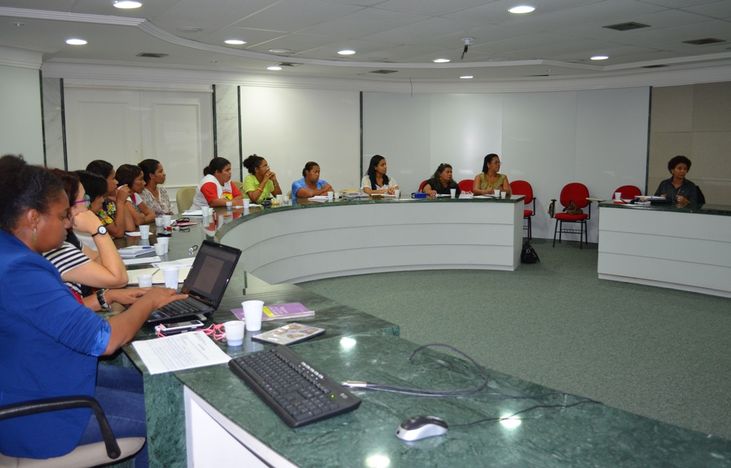 Reunião com Movimento das Mulheres Rurais, para definições do uso dos ônibus.