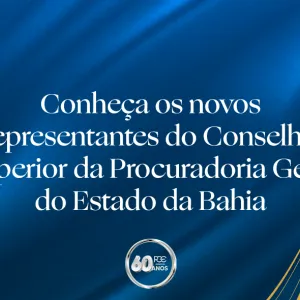Imagem com fundo azul escuro e detalhes dourados nas laterais, formados por linhas curvas e formas abstratas. Ao centro, em letras brancas, está o texto: “Conheça os novos representantes do Conselho Superior da Procuradoria Geral do Estado da Bahia”. Na parte inferior central, há um selo circular prateado com “60 anos” e a identificação da PGE.