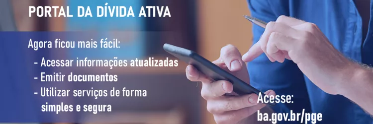 Imagem publicitária com fundo desfocado em tons de azul e marrom. À direita, uma pessoa segura um celular e toca na tela com a outra mão, segurando uma caneta. À esquerda, os textos: “Tudo em um só lugar” e “Portal da Dívida Ativa”. Abaixo: “Acessar informações atualizadas”, “Emitir documentos” e “Utilizar serviços de forma simples e segura”. No canto superior direito, o logotipo da PGE Bahia. No inferior direito: “Acesse: ba.gov.br/pge – Serviço ao Cidadão”. No rodapé: “Consulte. Emita. Resolva.”