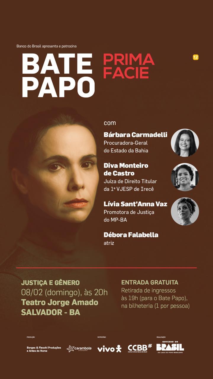 Cartaz com fundo marrom. À esquerda, o rosto sério de uma mulher branca, de cabelos escuros presos. À direita, o título “Bate Papo – Prima Facie”. Abaixo, os nomes das convidadas: Bárbara Carmadelli, Diva Monteiro de Castro, Lívia Sant’Anna Vaz e Débora Falabella, com fotos em preto e branco. Na parte inferior, informações do evento: “Justiça e Gênero”, dia 8 de fevereiro, domingo, às 20h, no Teatro Jorge Amado, em Salvador, Bahia. Entrada gratuita, com retirada de ingressos às 19h. Logotipos no rodapé.