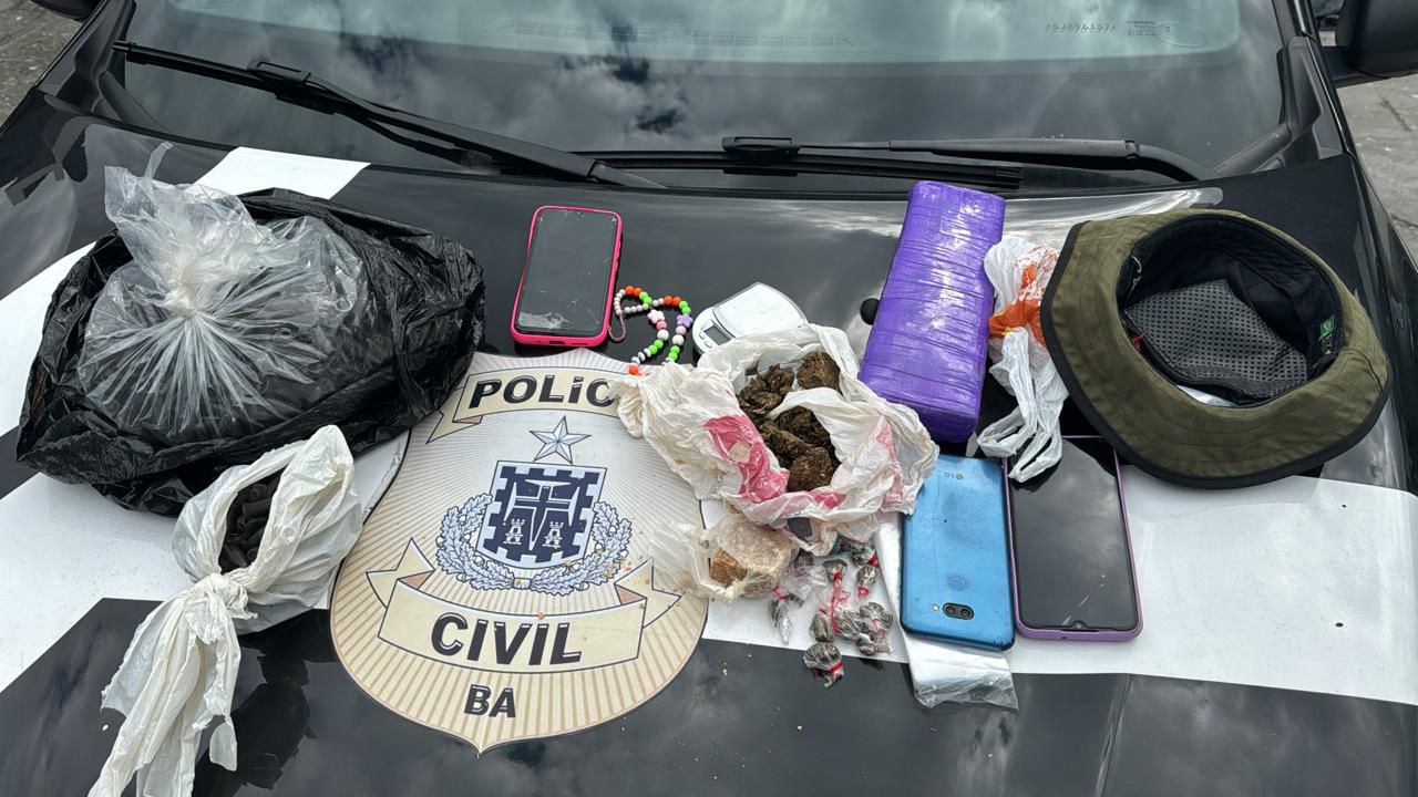 Os três homens acusados de tráfico de drogas e assalto à mão armada confessaram os crimes