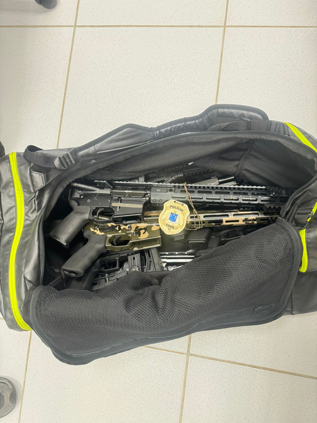 Armas apreendidas na delegacia