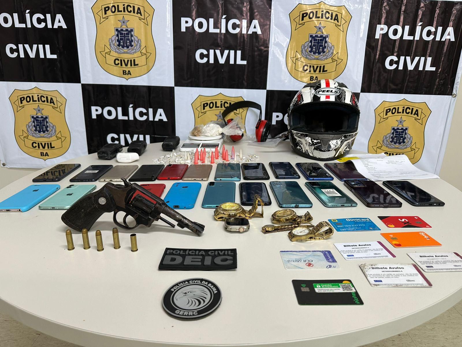 Celulares apreendidos pelo DEIC