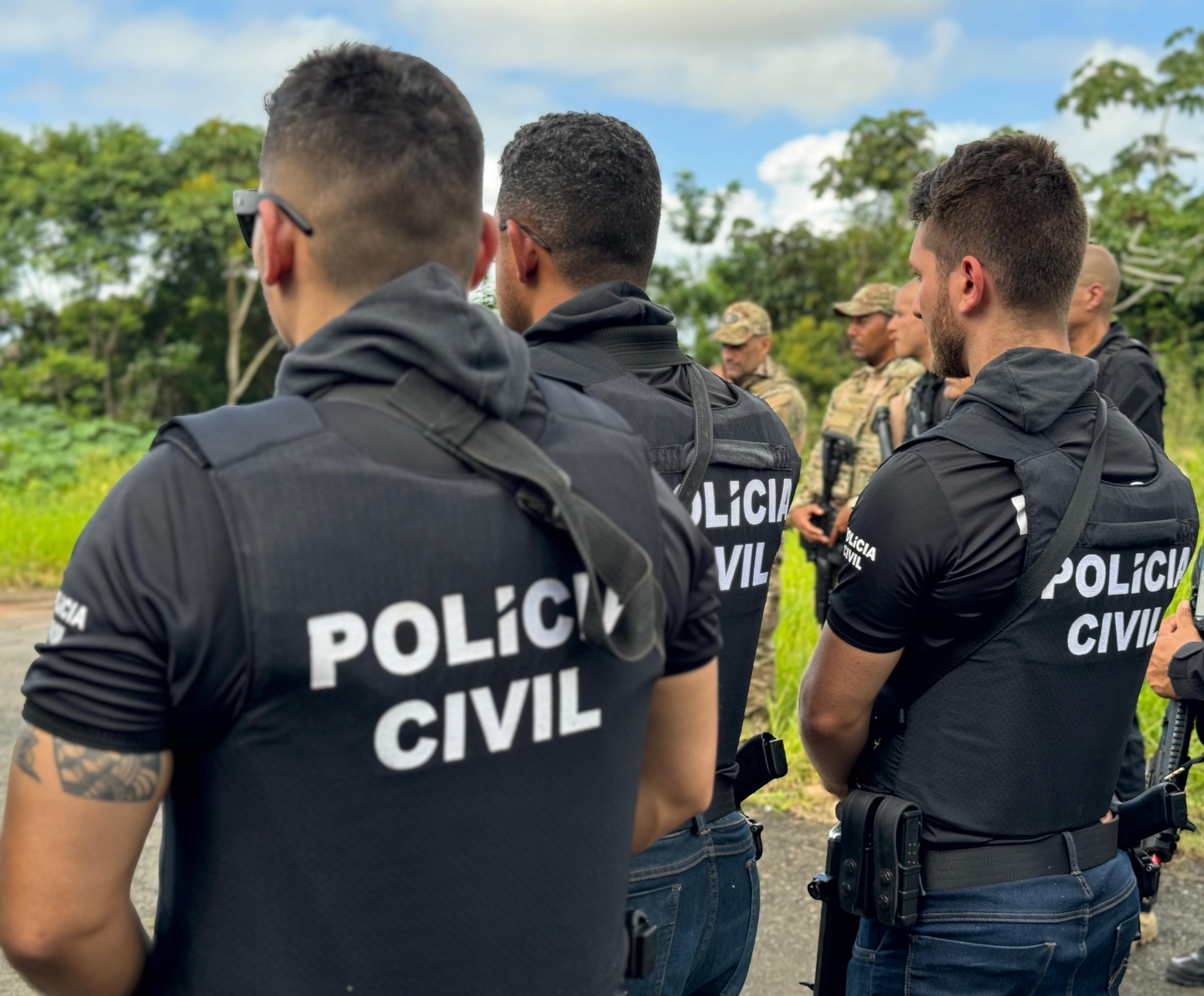 Policiais civis em campo