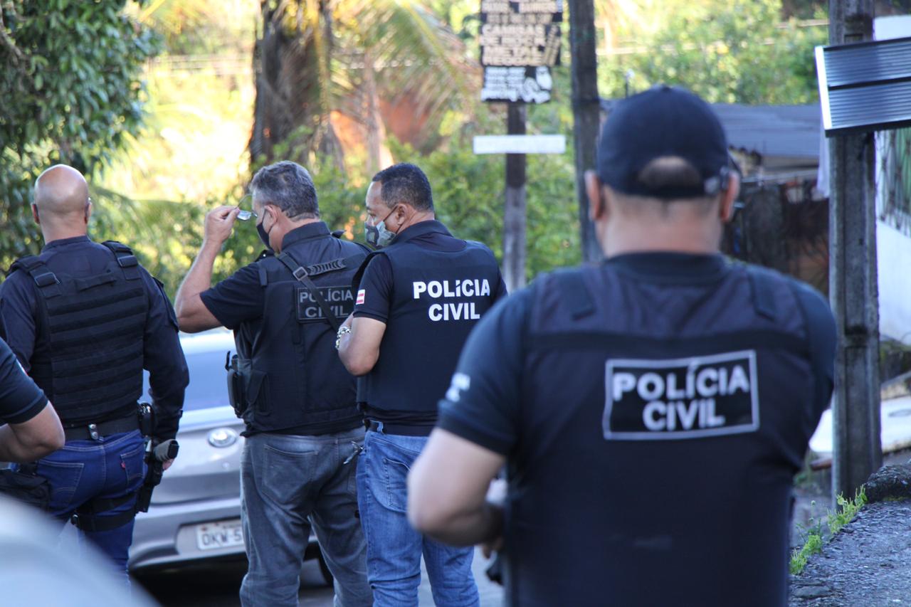 Policiais civis em ação