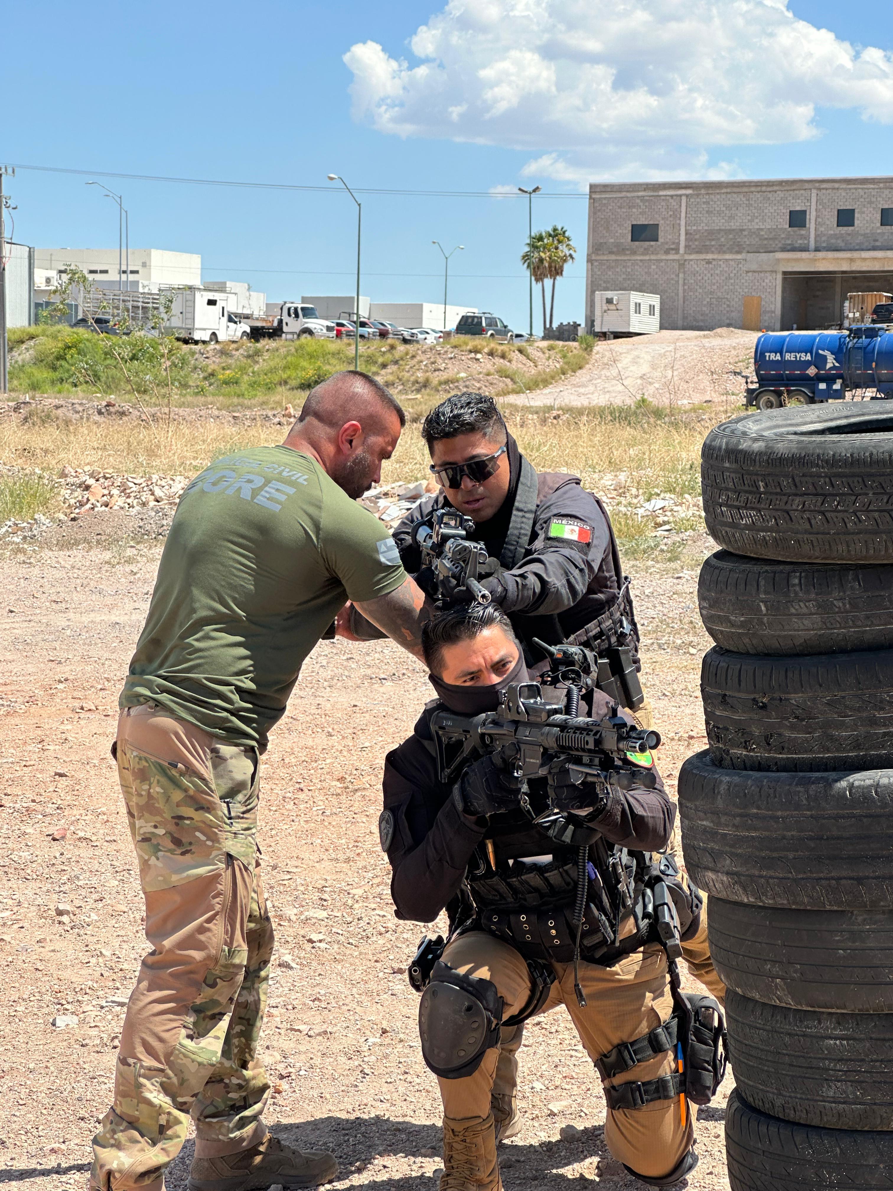 Policial da CORE em treinamento