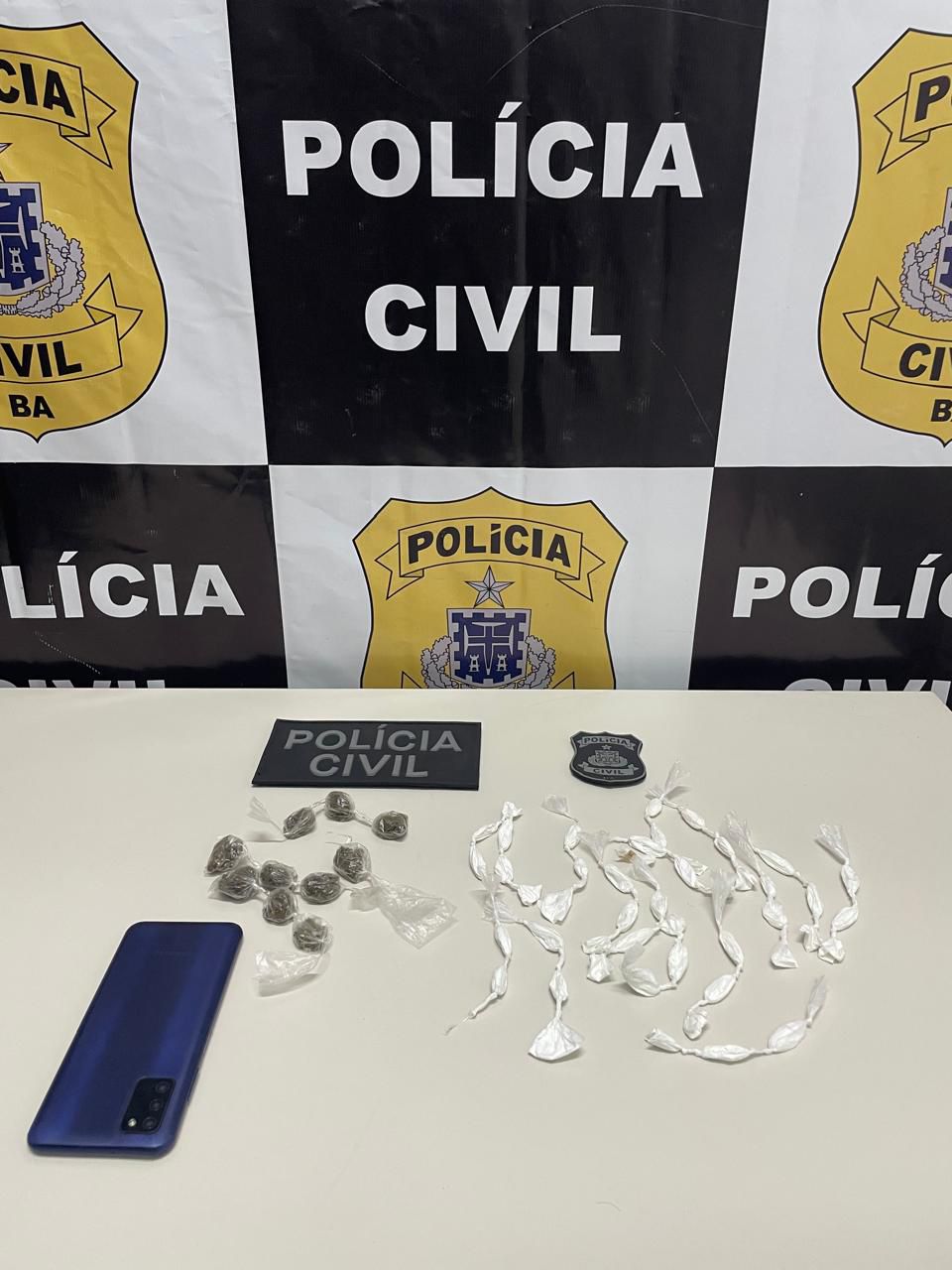 Drogas e materiais apreendidos