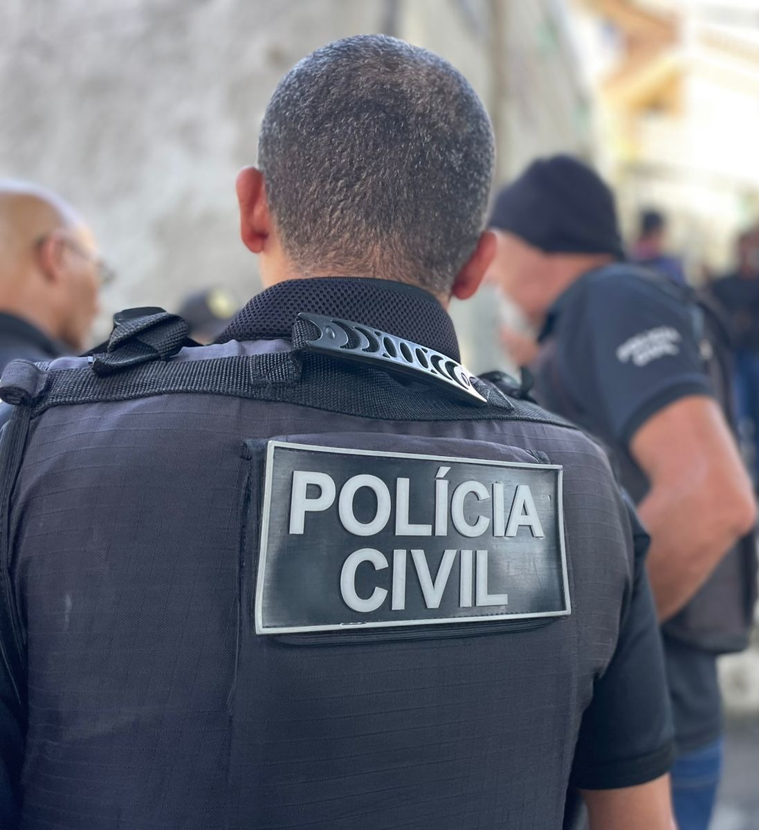 Policial civil em campo