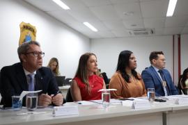 A Delegada-Geral Heloísa Brito, a Delegada-Geral Adjunta Elane Nogueira e os Delegados Maurício Chauí e Arthur Gallas durante reunião
