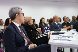 Chefe de gabinete, Maurício Chaouí, diretora do DPMCV, Patricia Barreto, técnicos do GDG e delegados do Departamento