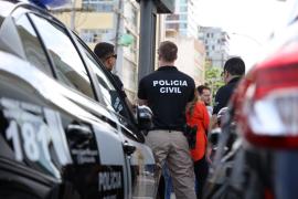 Policiais na entrega das novas viaturas