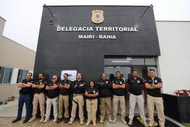 Equipe de policiais e delegados na delegacia de Mairi