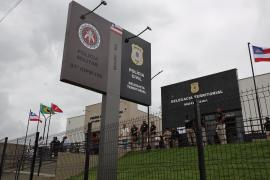 Policiais na nova delegacia de Mairi