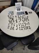 Drogas, dinheiro, relógios e celular foram apreendidos durante a operação